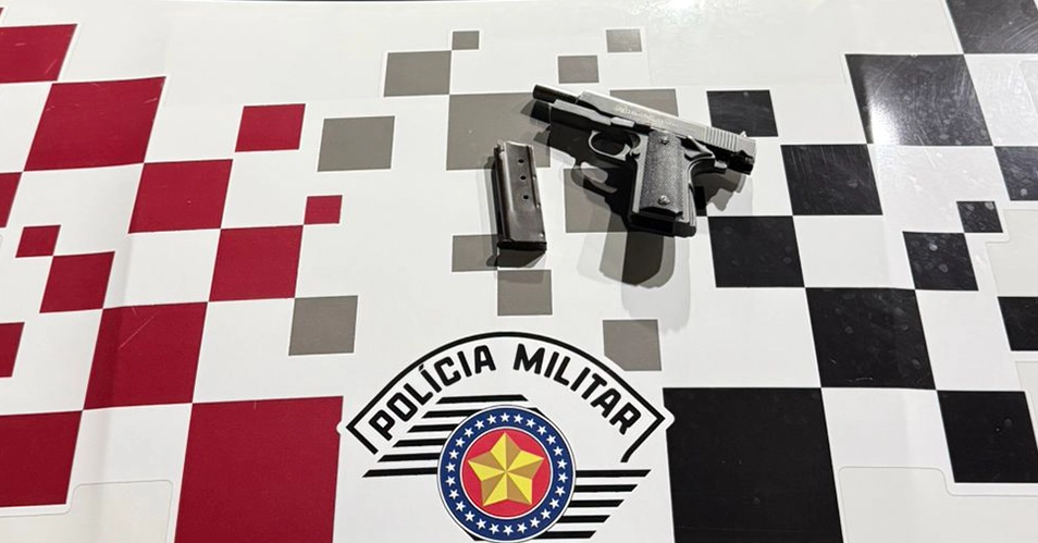 Motorista armado é preso após ameaçar pedestres