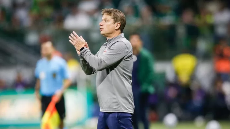 “Eu não acho que seja vergonhosa”, afirma Seabra sobre goleada