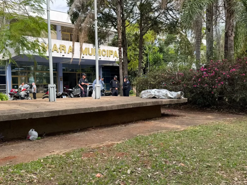 Corpo é encontrado na frente da Câmara Municipal
