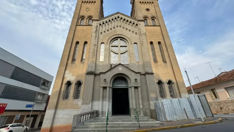 Movimento inter-religioso promove lavagem da escadaria da Igreja do Rosário