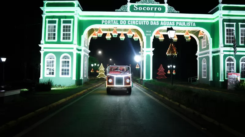 Socorro dá início ao “Luzes de Natal 2025” com parada festiva