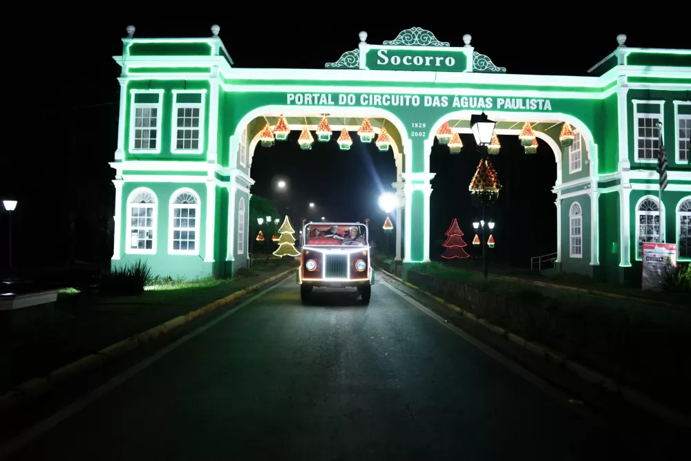 Socorro dá início ao “Luzes de Natal 2025” com parada festiva