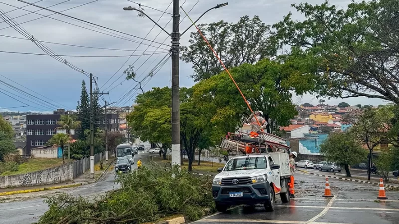 Defesa Civil emite alerta de vento e chuva forte em Bragança e região