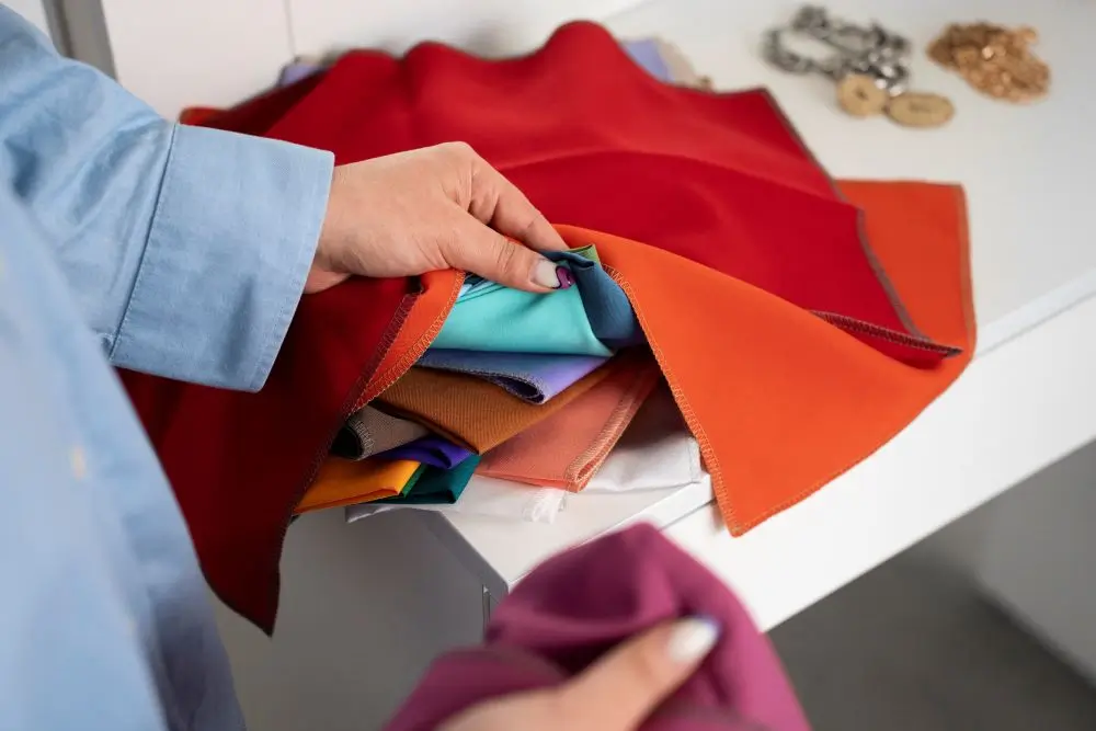 UNI-FORM abre vagas para o cargo de Costureira