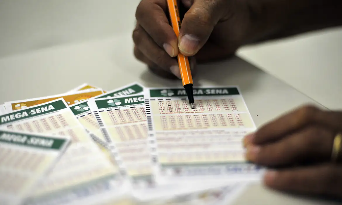 Mega-Sena sorteia R$ 100 milhões nesta sexta