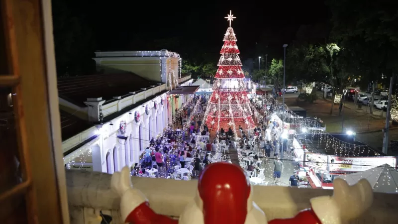 Amparo abre Vila Encantada de Noel e divulga programação do Natal 2025