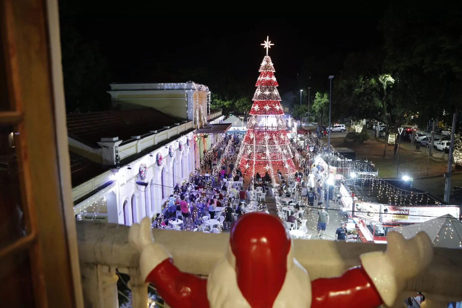 Amparo abre Vila Encantada de Noel e divulga programação do Natal 2025