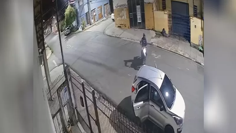 Motocicleta é furtada de garagem na Vila Mota