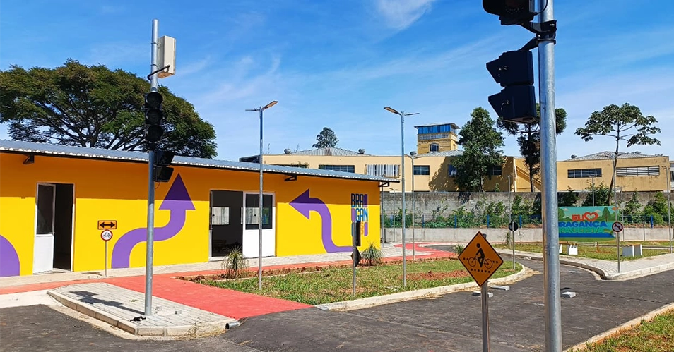 Com 35 meses de atraso, Prefeitura inaugura Mini Cidade do Trânsito