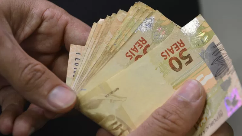 Salário mínimo será de R$ 1.621 em 2026