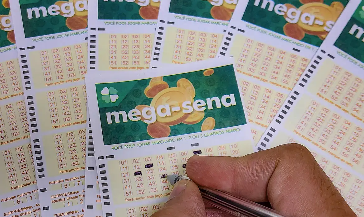 Mega-Sena acumula e sorteia R$ 10 milhões na quinta