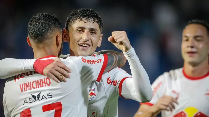 Red Bull Bragantino goleia e lidera o Paulistão
