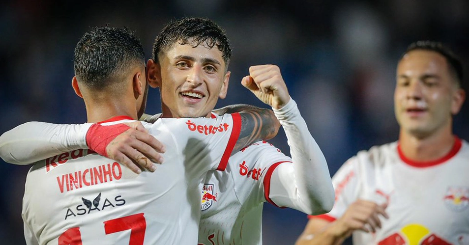 Red Bull Bragantino goleia e lidera o Paulistão