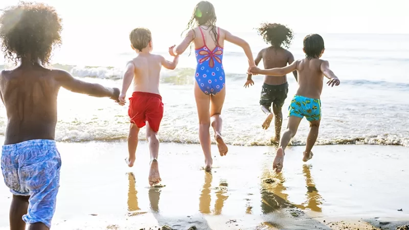 SAMA lança campanha para levar crianças à praia