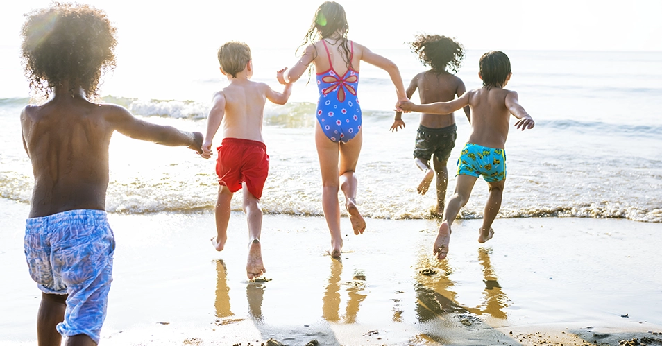 SAMA lança campanha para levar crianças à praia
