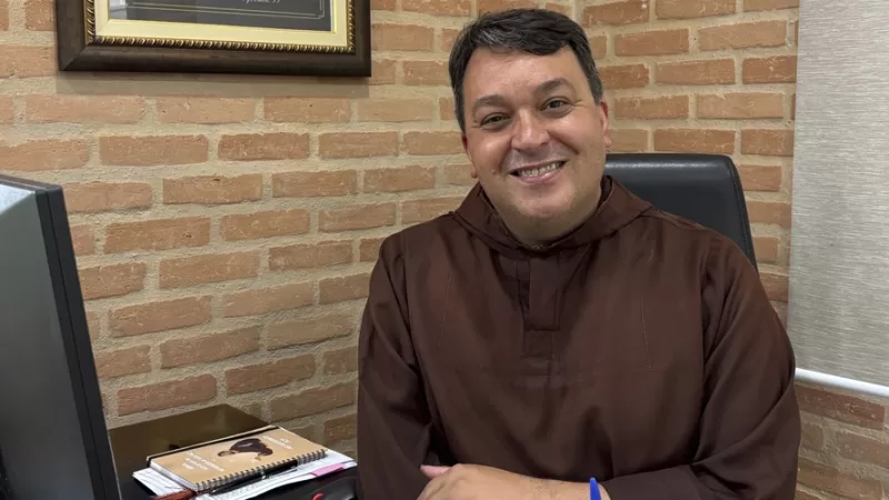 Frei Bartolomeu Schultz assume diretoria do HUSF