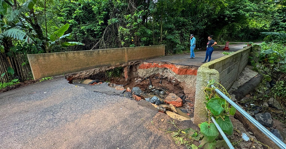 Prefeitura promete arrumar ponte que desabou até segunda-feira