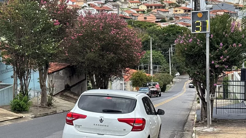 Vereadores questionam radares em desacordo com a legislação