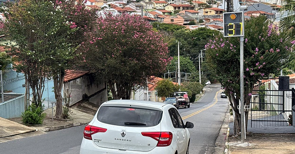 Vereadores questionam radares em desacordo com a legislação