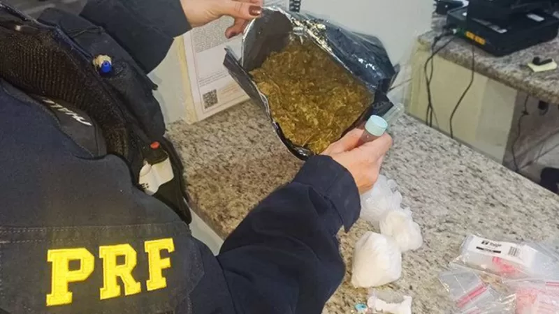 Pessoa com deficiência tenta esconder droga em cadeira de rodas