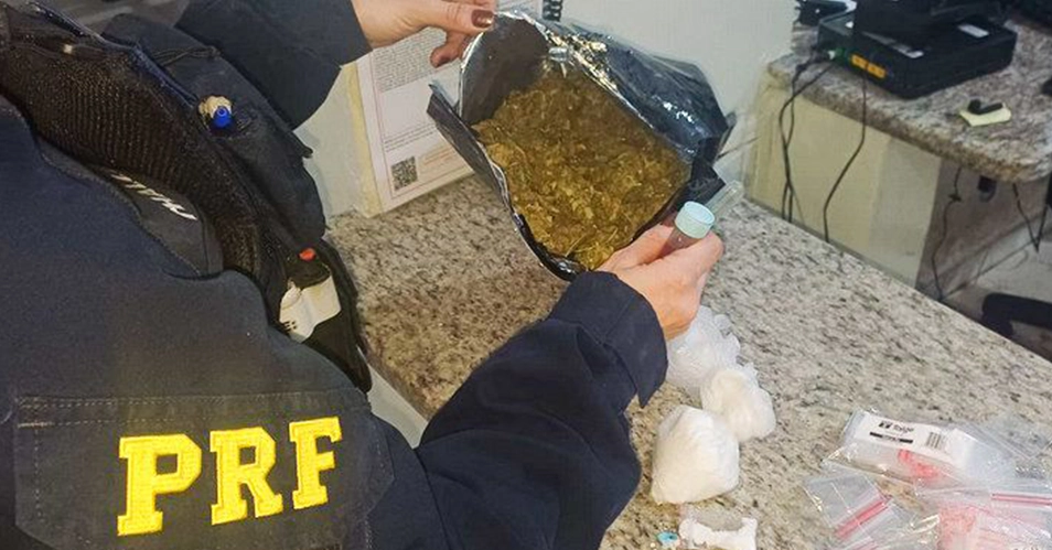 Pessoa com deficiência tenta esconder droga em cadeira de rodas