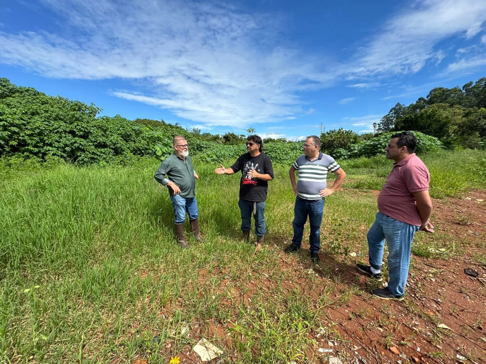 CEI do Aterro Clandestino: vereadores visitam local e ouvem denunciante