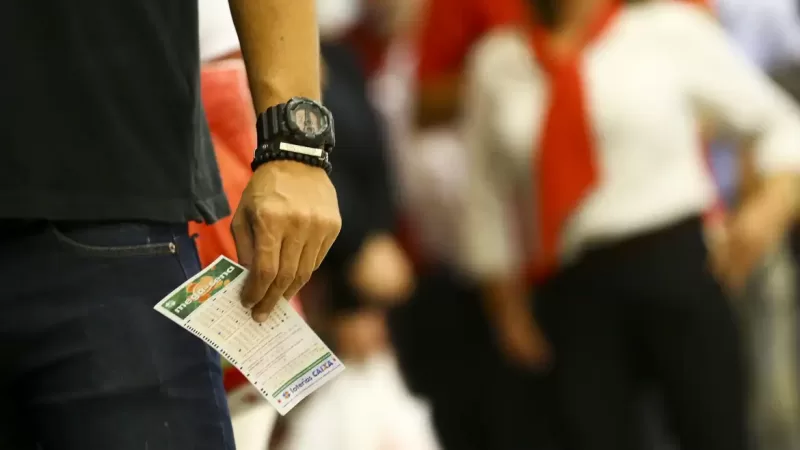 Mega-Sena acumula e sorteará R$130 milhões na terça-feira