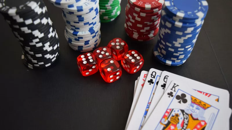 A Evolução do Poker: De Jogos Casuais a Competições Online