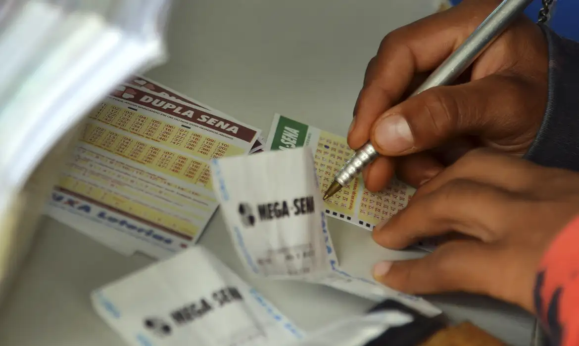 Mega-Sena acumula e sorteia R$ 60 milhões nesta terça