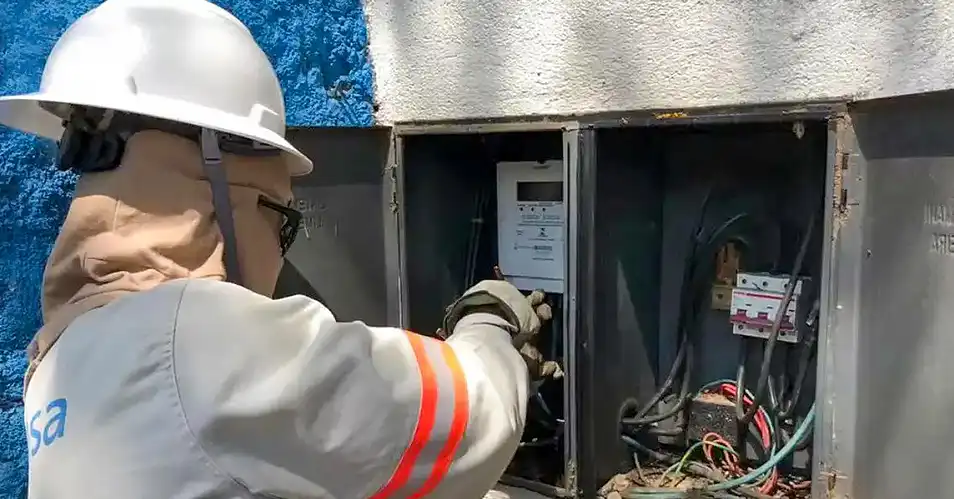 Polícia Civil flagra furto de energia e tráfico