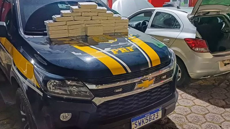 PRF apreende 31 kg de cocaína na Fernão Dias