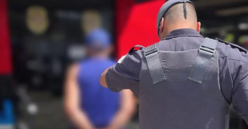 Homem é preso após tentar agarrar estudante a caminho da escola