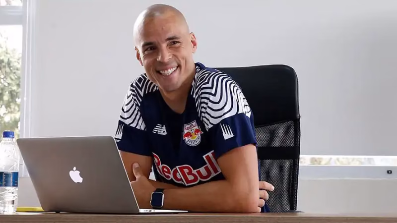 Julio Cesar deixa o Red Bull Bragantino e vai para o Corinthians
