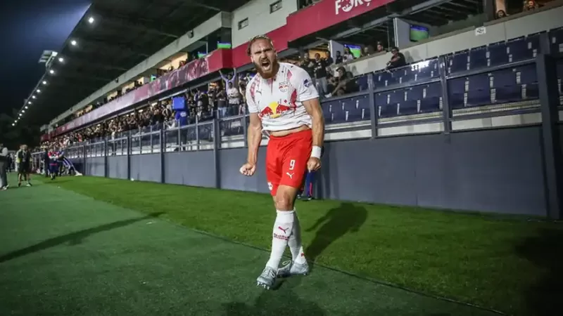 Red Bull Bragantino goleia o Flamengo e se reabilita no Brasileirão