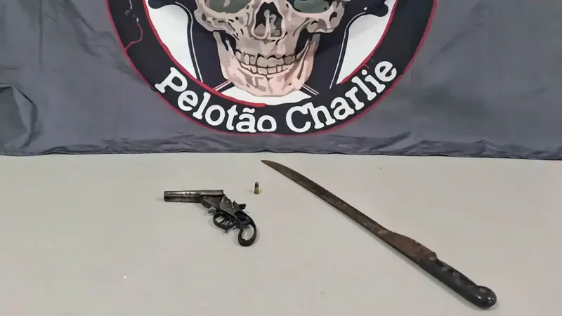 Briga de vizinhos: homem é preso com facão e arma no Jd. Águas Claras