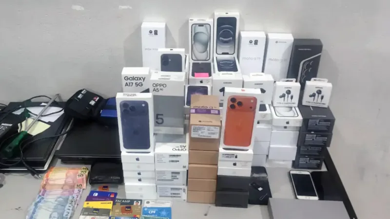 Dupla é presa após furto de mais de 100 celulares