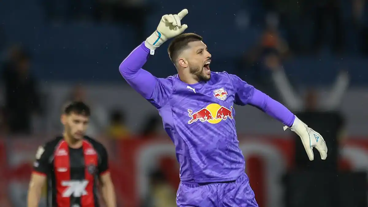 Red Bull Bragantino vence o Vitória com direito a gol de Tiago Volpi