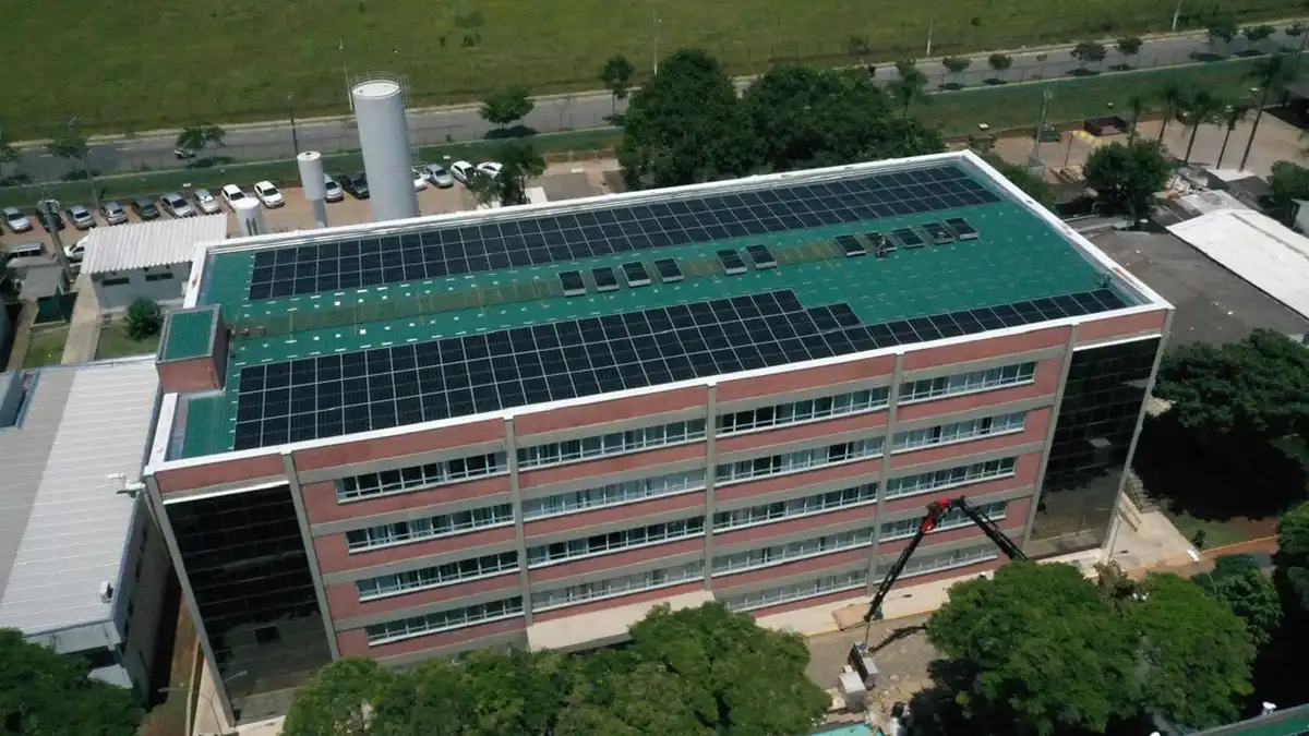 USF implanta usina solar e avança rumo à autossuficiência energética