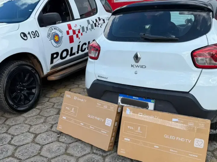 Em fuga, homem é preso após furtar televisões de loja de departamento