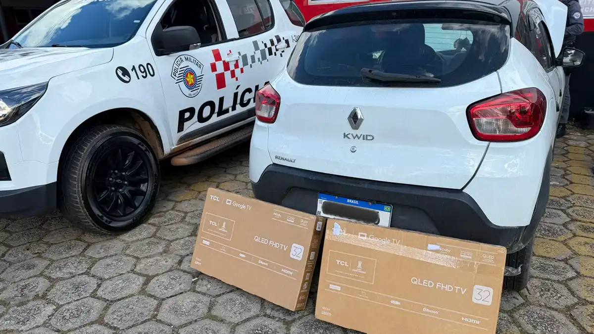 Em fuga, homem é preso após furtar televisões de loja de departamento