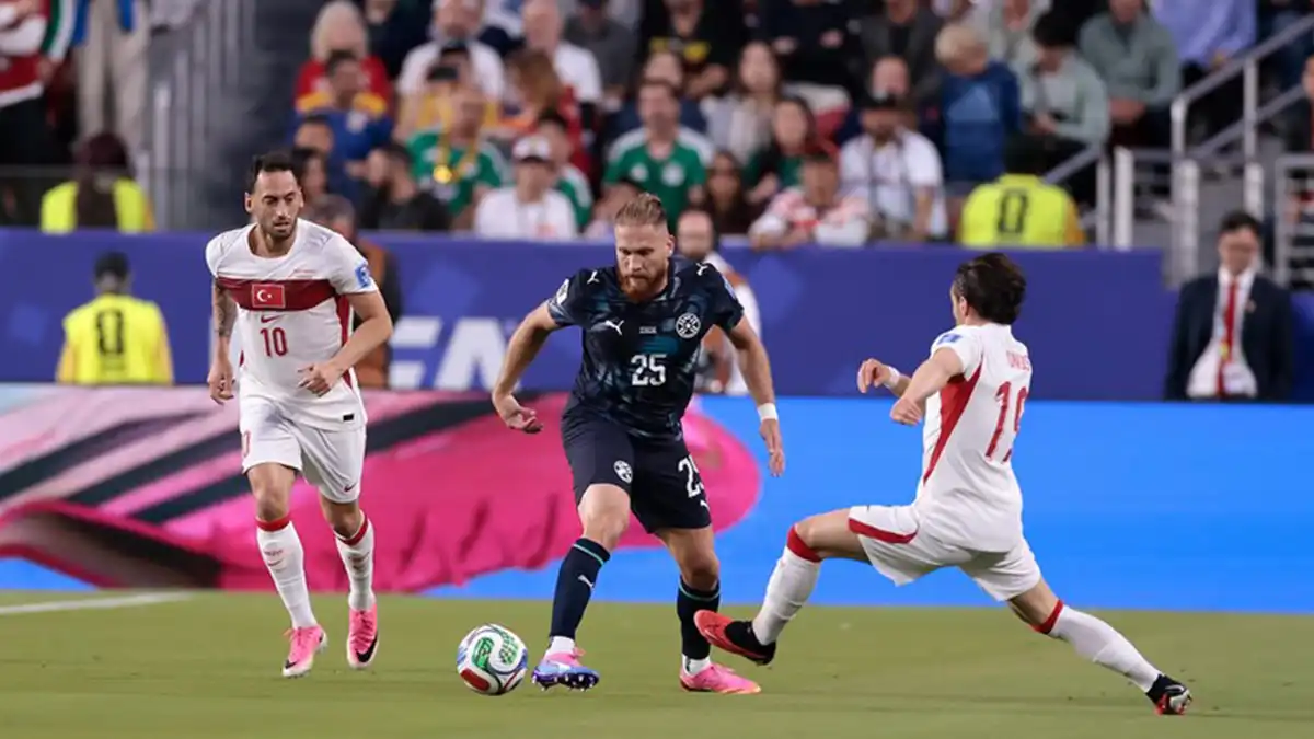 Isidro Pitta estreia na Copa do Mundo
