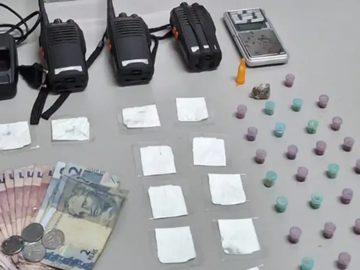 Mulher é presa após esconder droga em região íntima