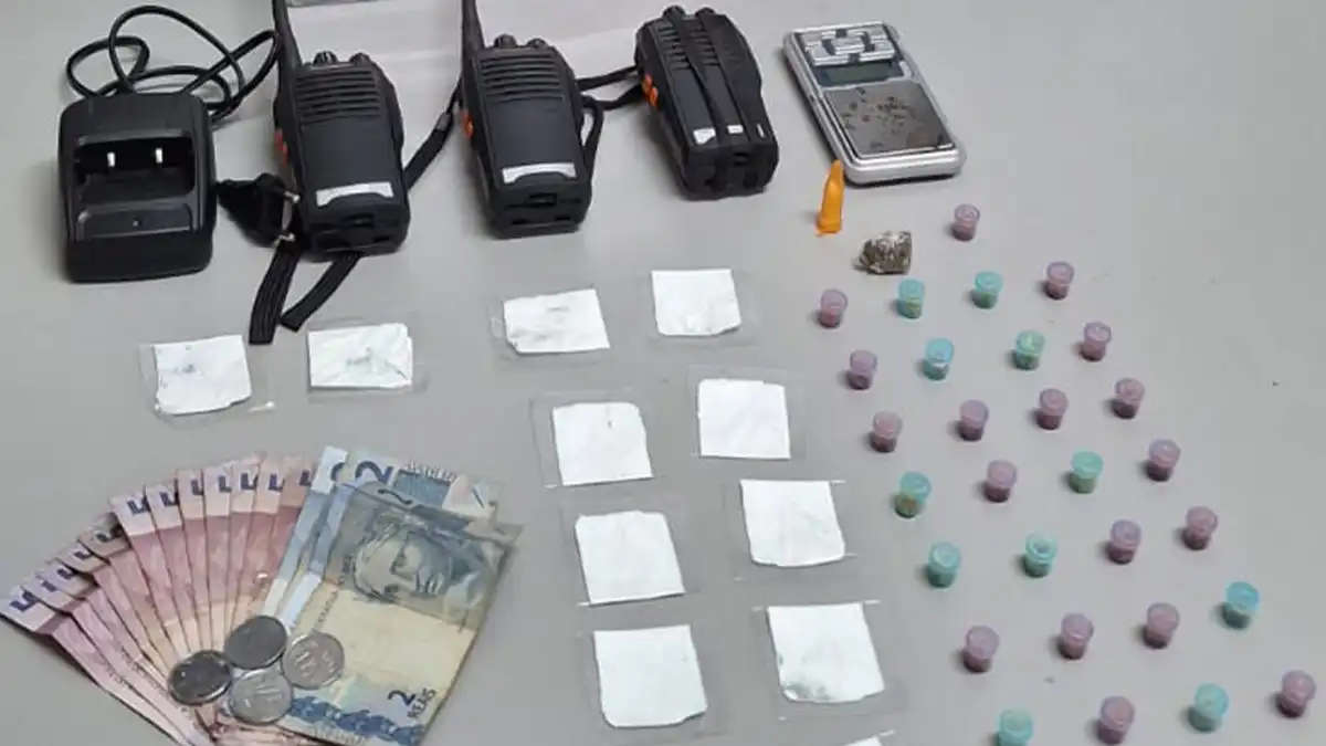 Mulher é presa após esconder droga em região íntima