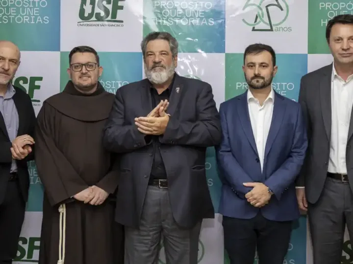 USF celebra 50 anos com palestra de Mario Sergio Cortella