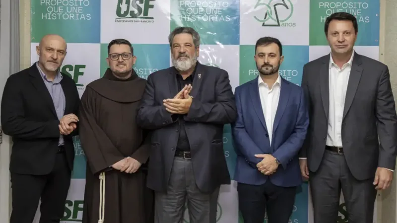 USF celebra 50 anos com palestra de Mario Sergio Cortella