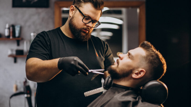 Inscrições para cursos de Barbearia e Design de Sobrancelhas vão até dia 8