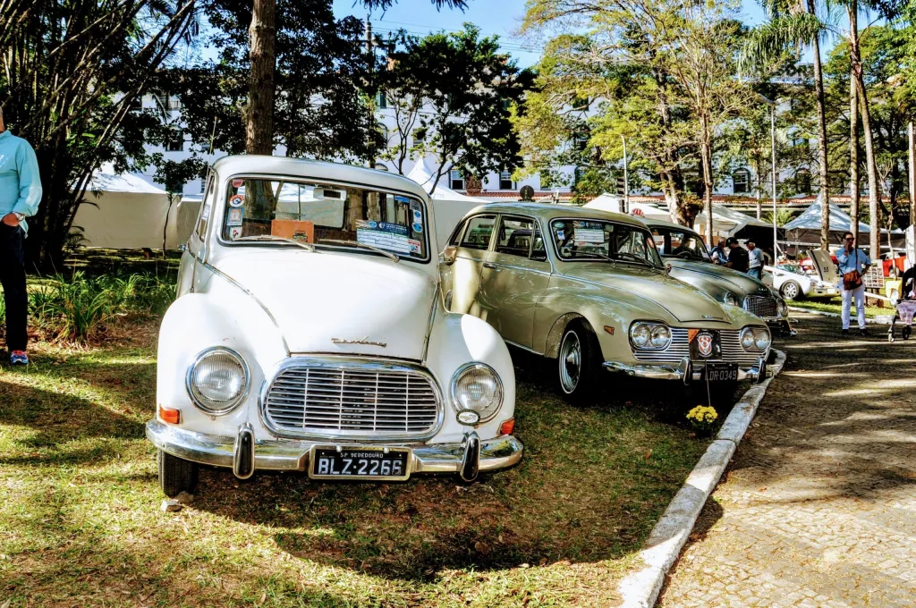 11º Encontro Brasileiro de Autos Antigos movimenta Águas de Lindoia no feriado