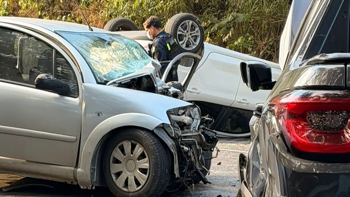 Senhor de 69 anos morre em colisão de cinco veículos na Capitão Bardoino