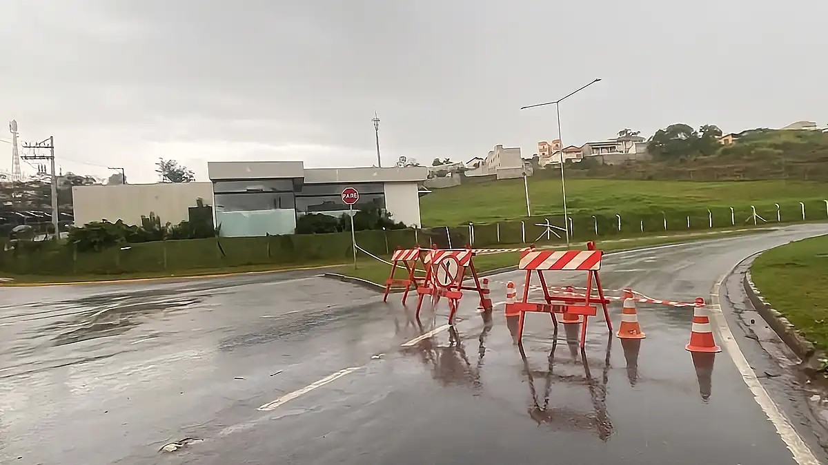 Avenida Norte-Sul é interditada em Bragança Paulista
