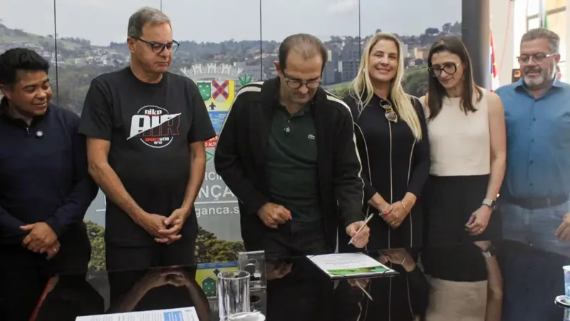 Prefeito sanciona lei para transparência na “fila da saúde”